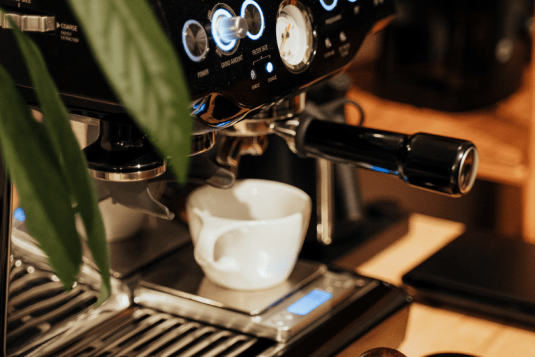 domácí pákový kávovar na espresso