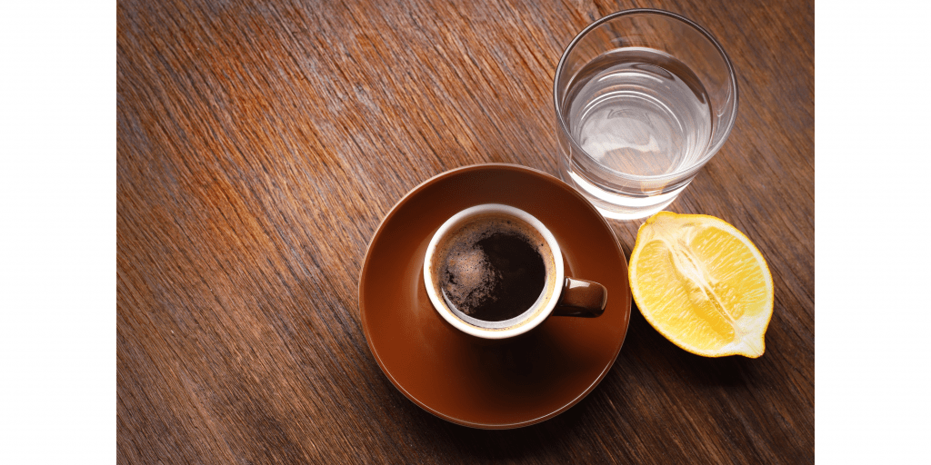 Hubnoucí účinky citronu v kávě