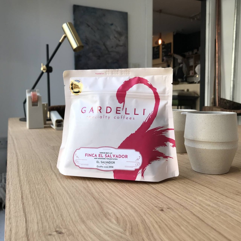růžový balíček kávy Gardelli Coffee