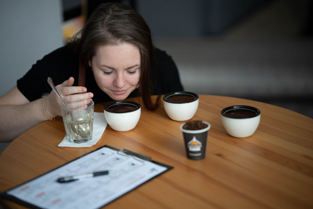 hodnocení aroma kávy na cuppingu